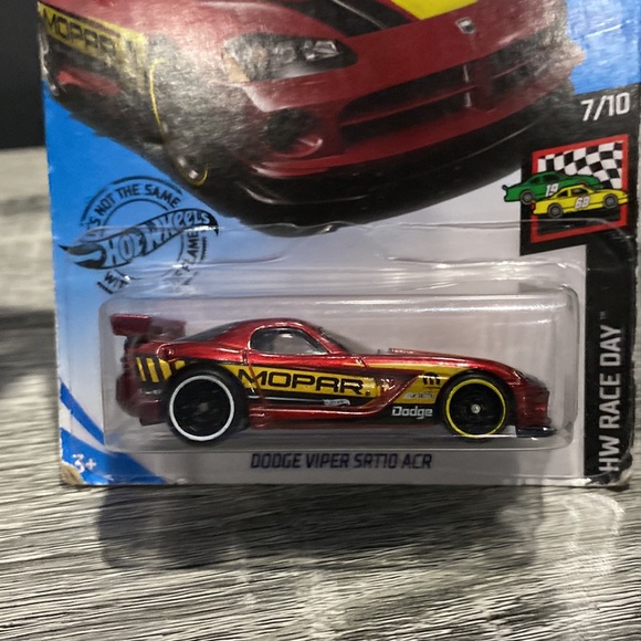 Hot Wheels | Race Day #7 of 10 Vehicles: Dodge Viper SRT10 ACR - 1:64 Scale - Picture 5 of 13